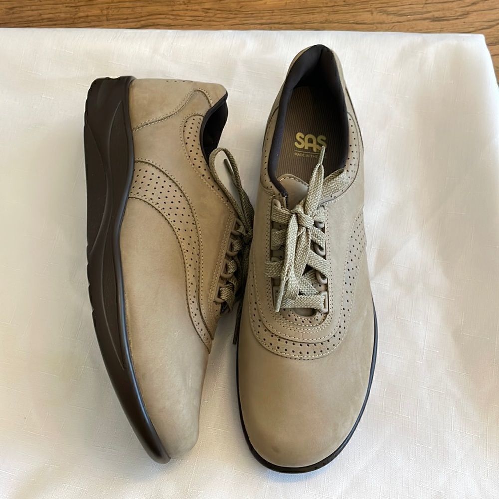 SAS WALK EASY COMFORT TAN LEATHER SHOES/ SNEAKERS. NEW